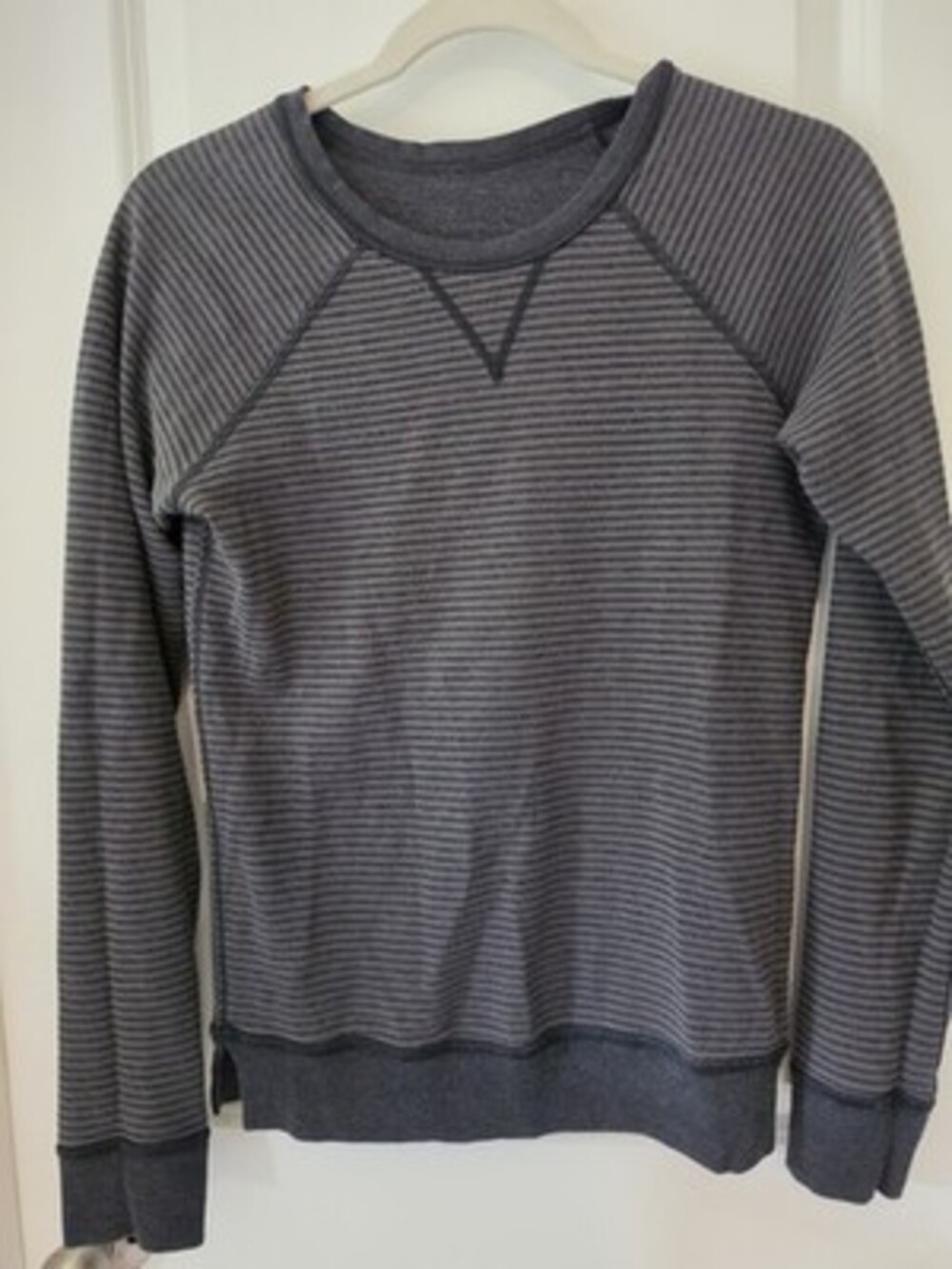 Lululemon Open Your Heart Reversible Pullover Women's Size 6 Gray ThumbholesYoga - Picture 4 of 7